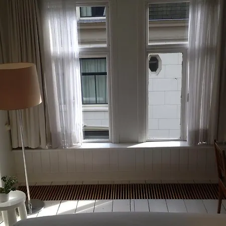 Miauw Suites, Canal View City Centre Panzió