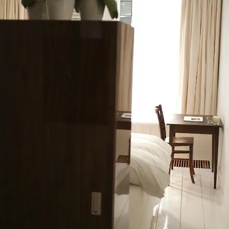 Miauw Suites, Canal View City Centre Panzió