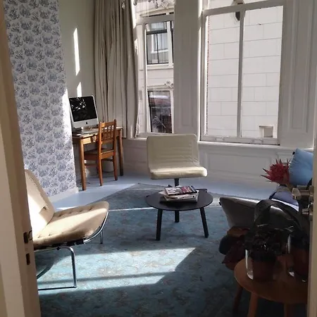 Miauw Suites, Canal View City Centre Panzió 2*