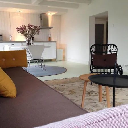 Miauw Suites, Canal View City Centre Panzió