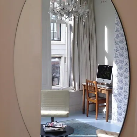 Nocleg ze śniadaniem Miauw Suites, Canal View City Centre 2*